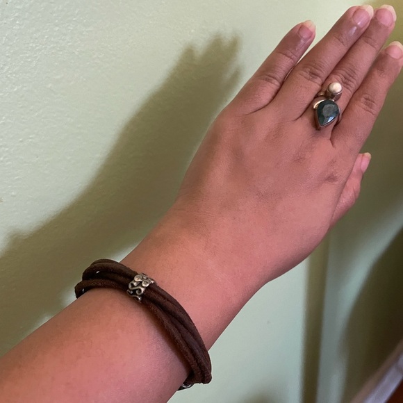 Silver and cloth anchor bracelet - Picture 2 of 5